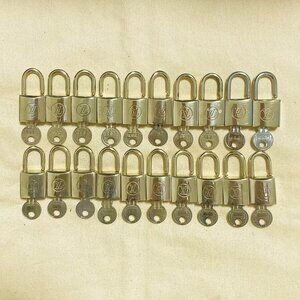 LOUIS VUITTON LV 20 SET PADLOCK KEY CHARM CADENA GOLD-PLATED FRANCE
